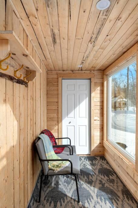 Cozy Cabin For Intimate Wilderness Escape Bathurst Exterior photo